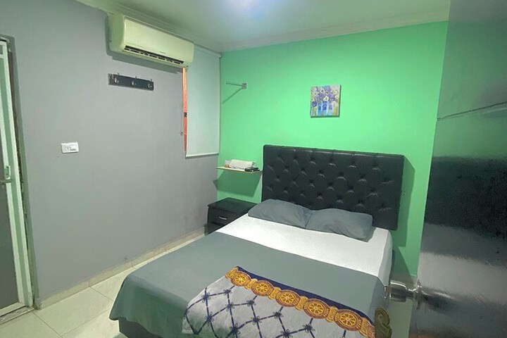 Room 6 of 15