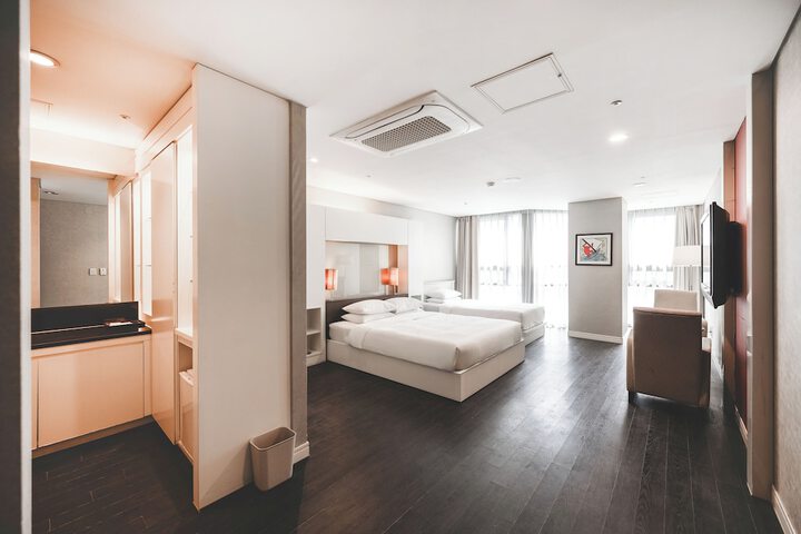 Room 68 of 151