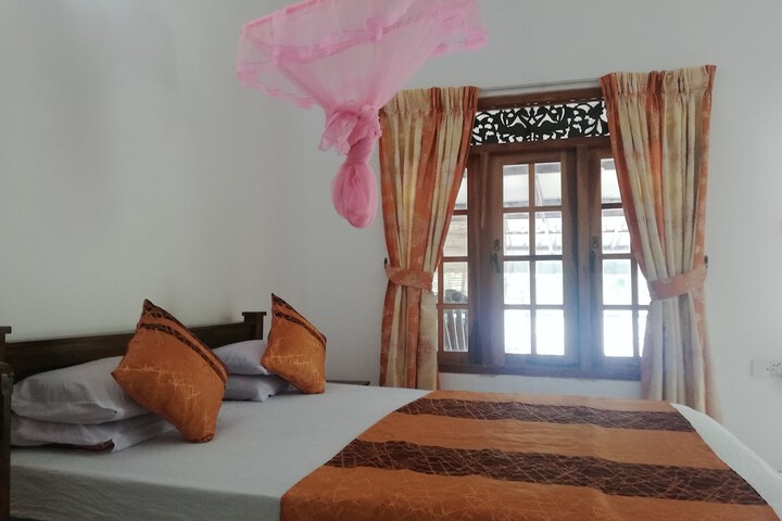 Room 9 of 14