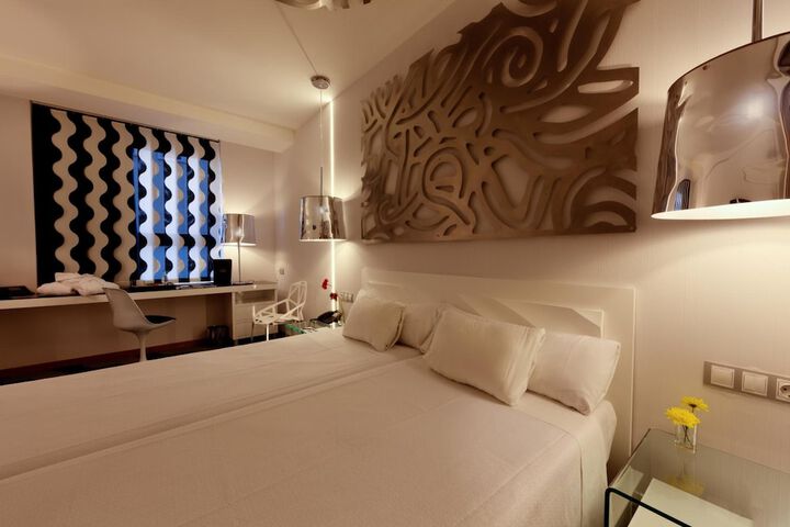 Room 18 of 109