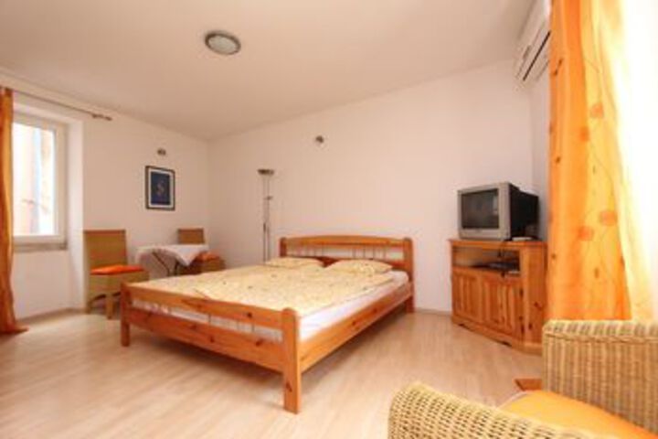 Room 15 of 42