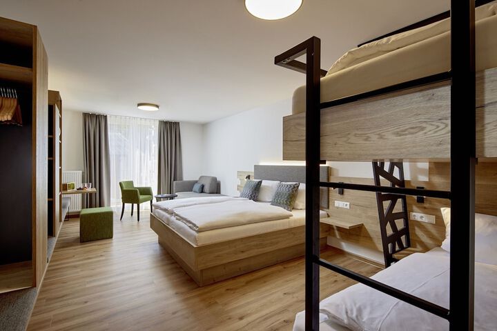 Room 3 of 43