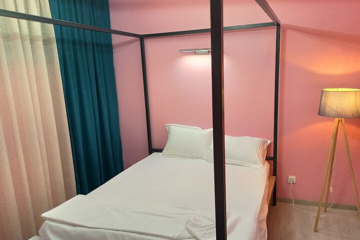 Room 49 of 80