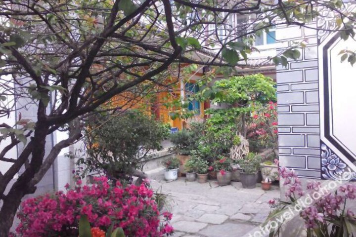 Dali Huajingcaotang Inn