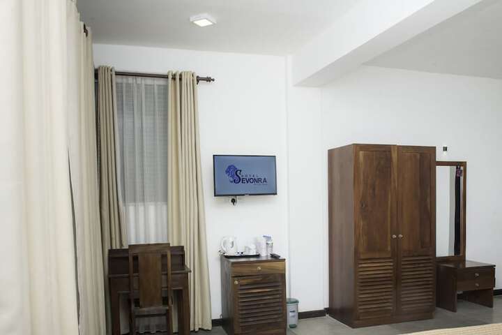 Room 37 of 76