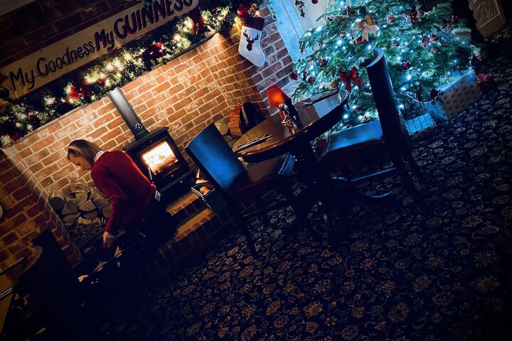 Lounge 12 of 16