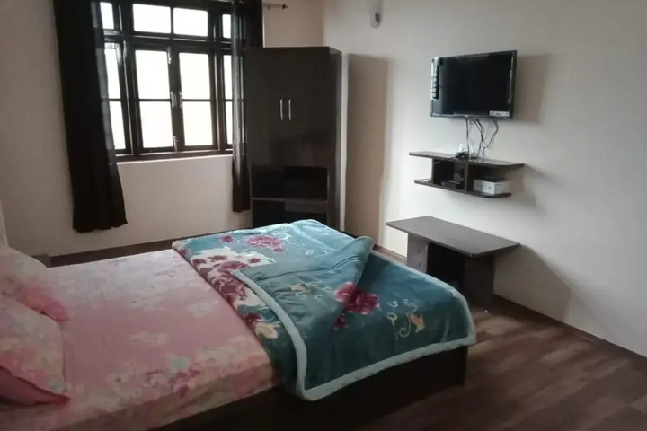 Room 4 of 15