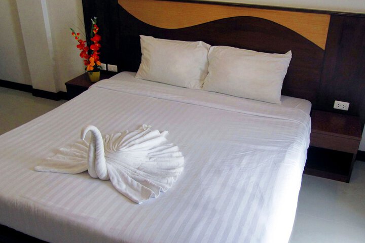 Hero Image 1 of 7