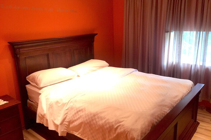 Room 47 of 76