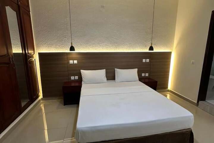 Room 8 of 14