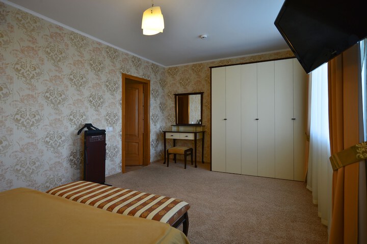 Room 13 of 65