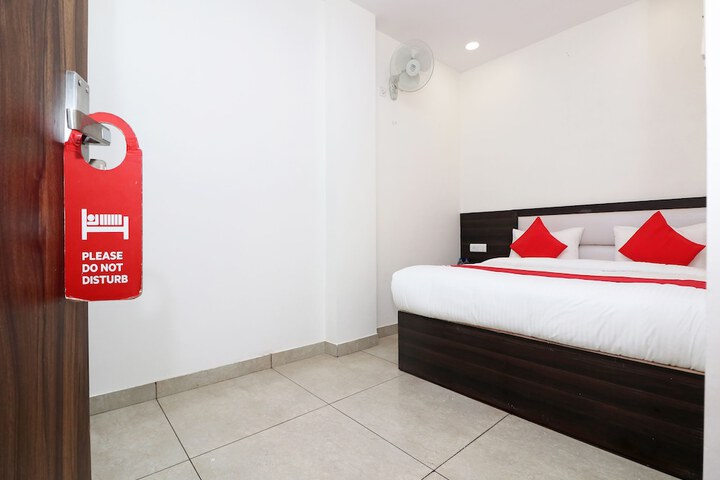 Room 13 of 23