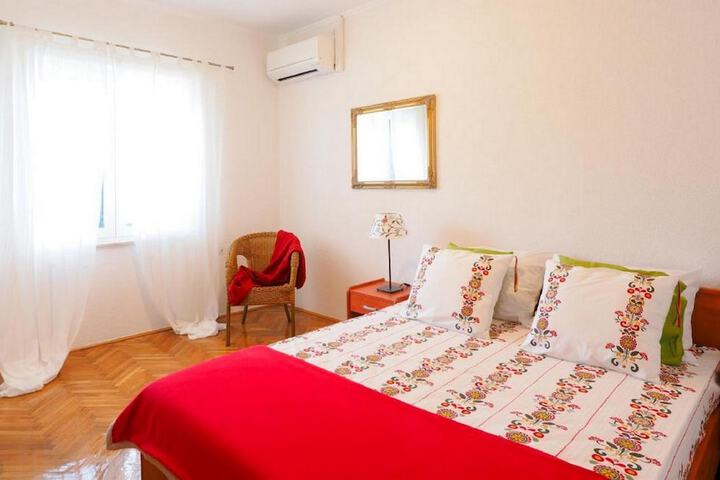 Room 9 of 49