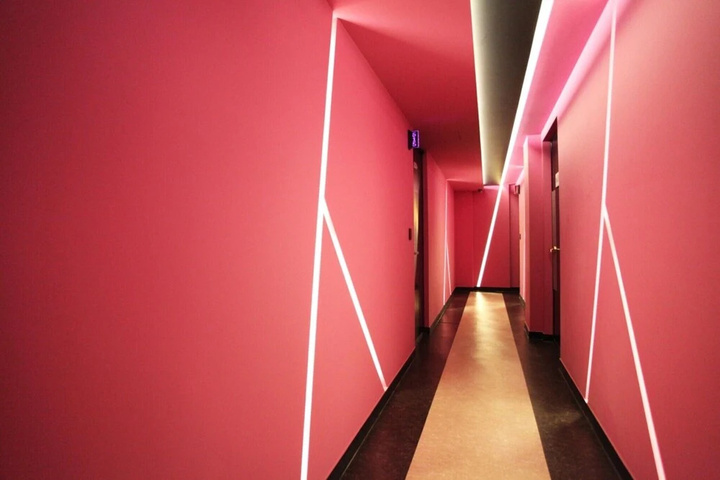 Room 12 of 19