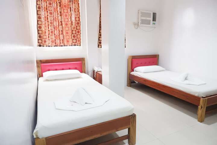 Room 12 of 90