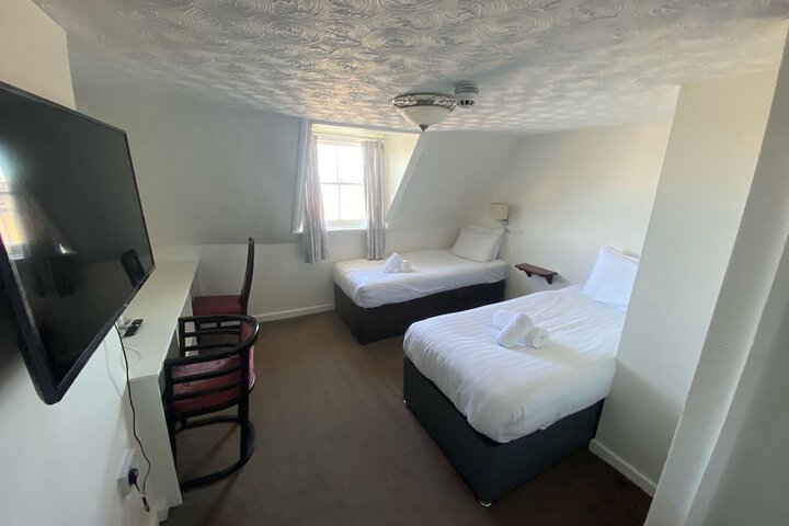 Room 26 of 87