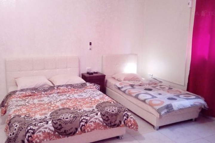 Room 6 of 18