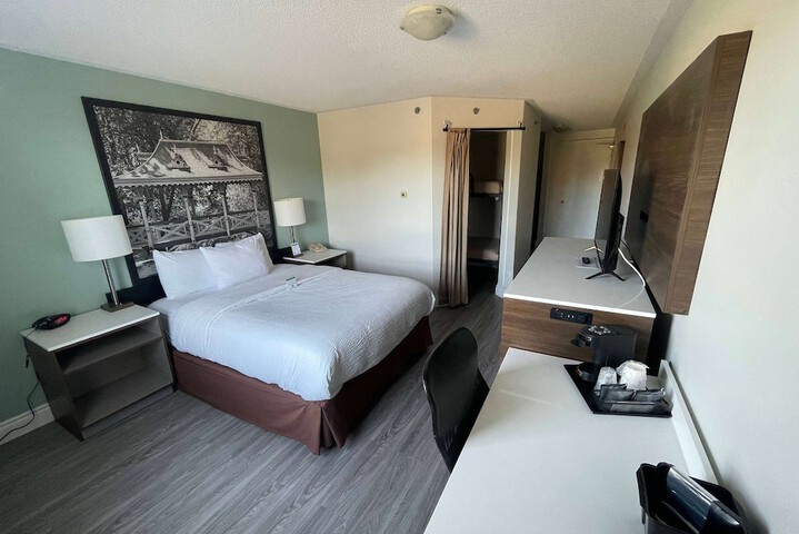 2 Queen Beds (16 of 16)