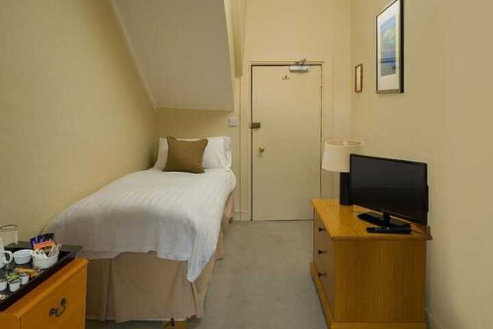 Room 8 of 38