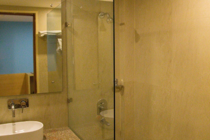 Room 17 of 28