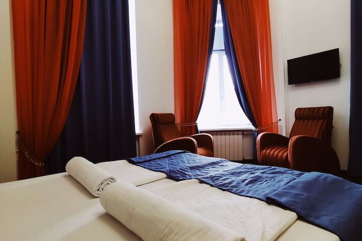 Room 6 of 30