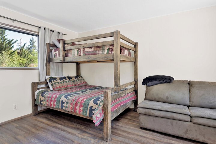 Room 4 of 25