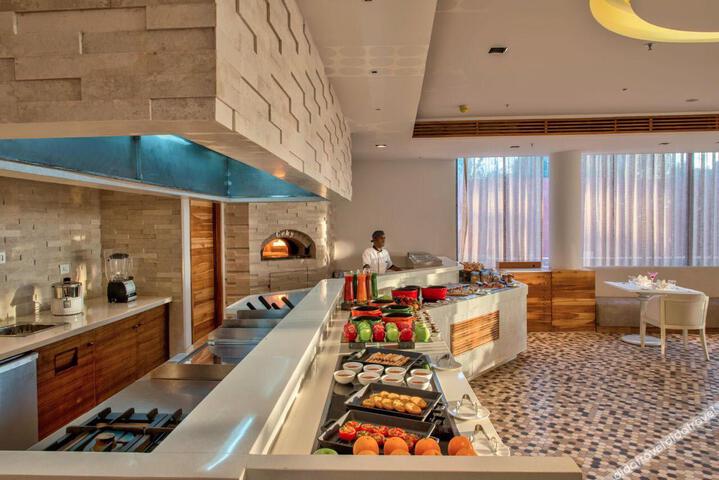 Azaya Pool Suites