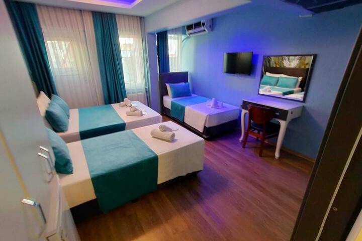 Room 93 of 121
