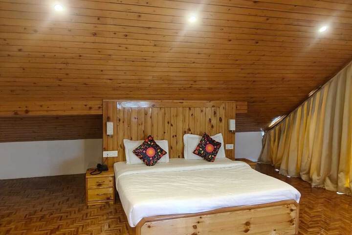 Room 8 of 33