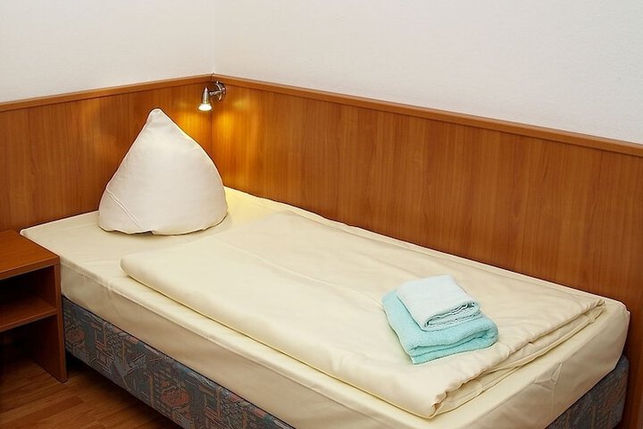 Room 7 of 42