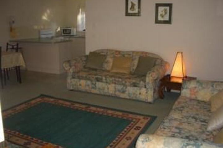 Room 4 of 8