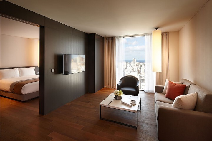 Room 16 of 80