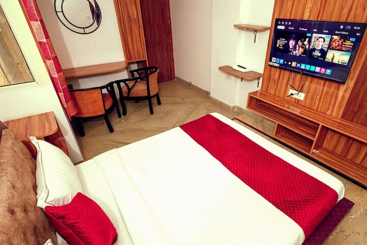 Room 9 of 28