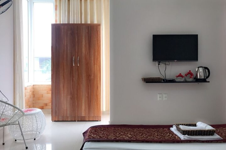 Room 6 of 28