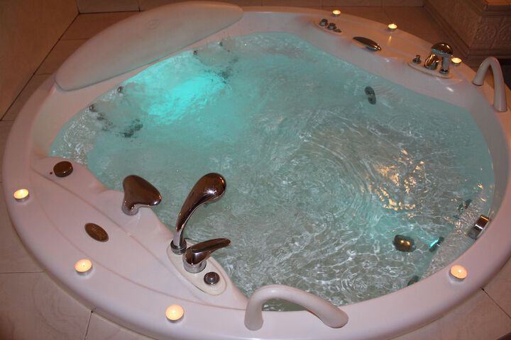 Hot Tub 105 of 141