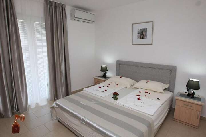 Room 22 of 65