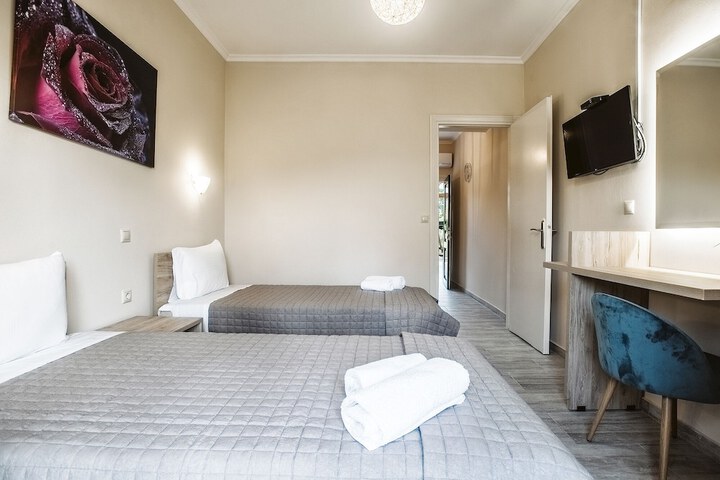 Room 5 of 18