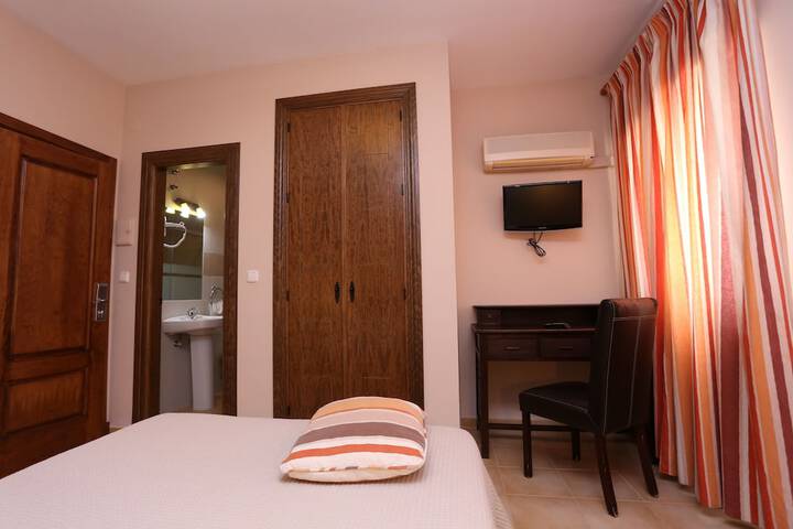 Room 6 of 46