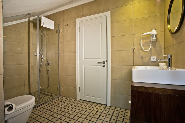Room 17 of 25
