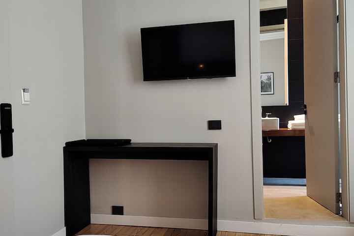 Room 15 of 33