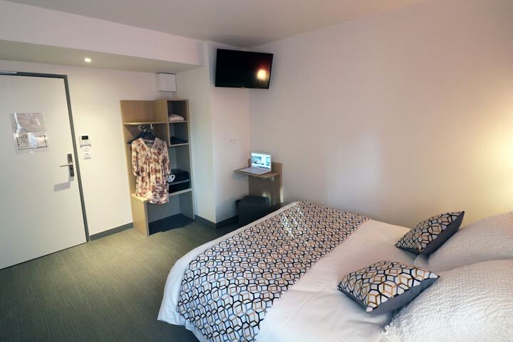 Room 4 of 66