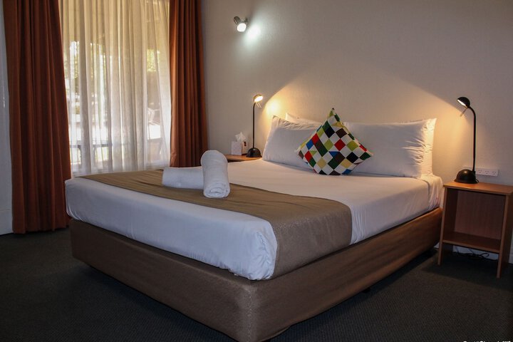Room 4 of 33