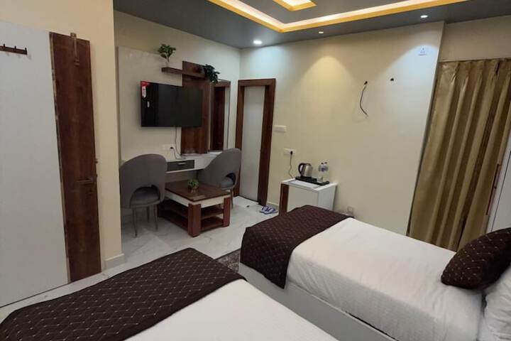 Room 4 of 40
