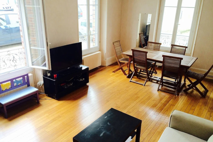 Room 4 of 16