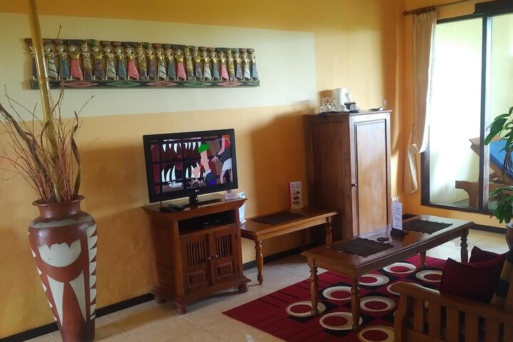 Room 6 of 103