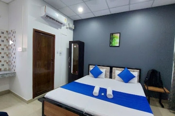 Room 4 of 7