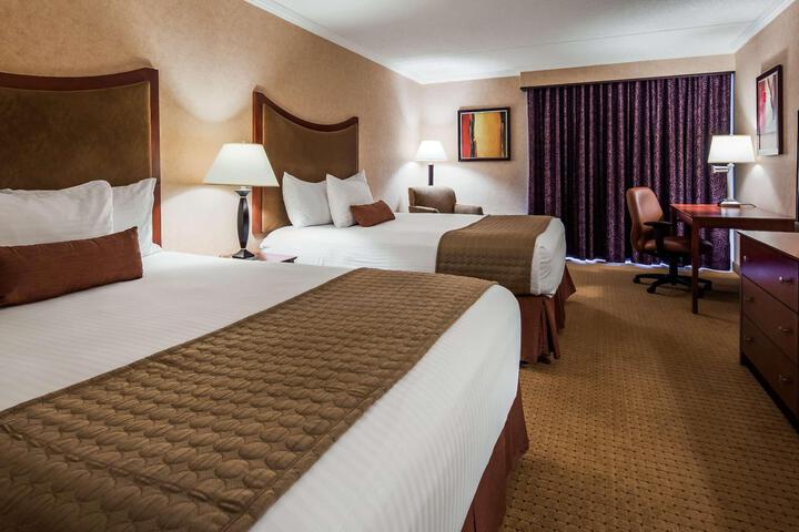 1 Queen Bed Mobility Accessible Communication Assistance Bathtub View Full Breakfast (1 of 20)