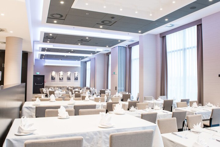 Dining 80 of 129