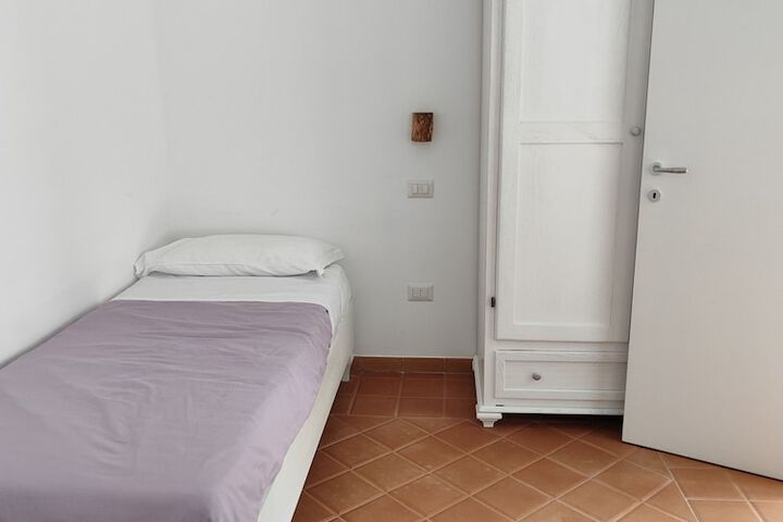 Room 15 of 34