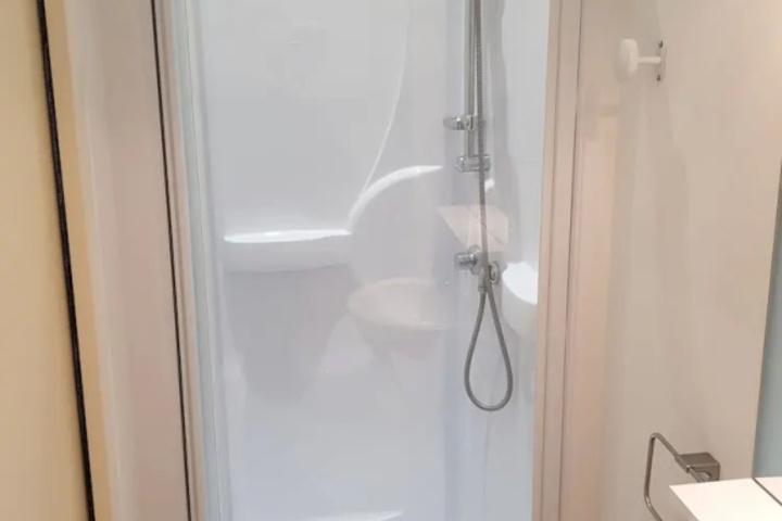 Room 4 of 10